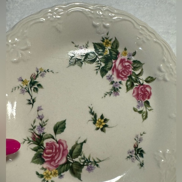 Beverly Rose White Pink Floral Dinnerware Salad Plates Elegant Cottagecore VTG - Picture 9 of 11